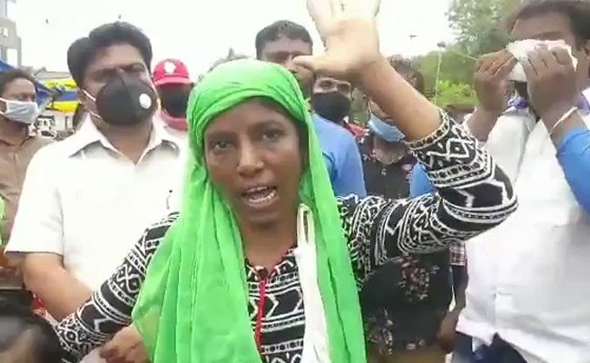 Indore’s PhD Vegetable Seller Raisa Ansari’s protest in het Engels is viraal
